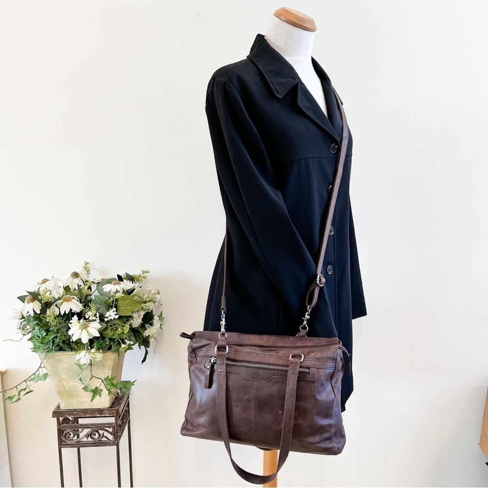 Spikes & Sparrow Leather Tote with Padded Tablet Compartment - Picture 2 of 13